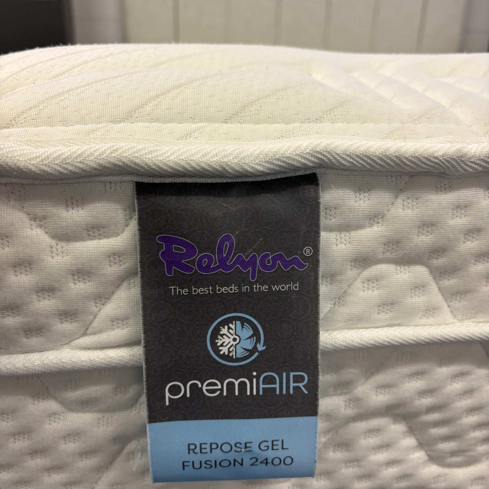 Ex-Display Relyon Gel Fusion 2400 Double Divan Set on Legs with 2 Drawers and Headboard