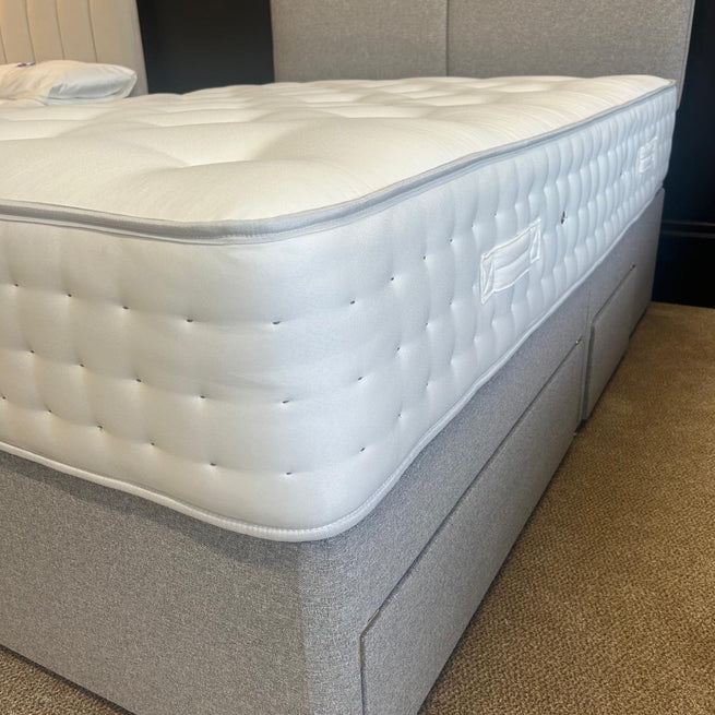 Ex-Display Relyon Savannah 1000 Double Divan Set with 2 plus 2 drawers and headboard